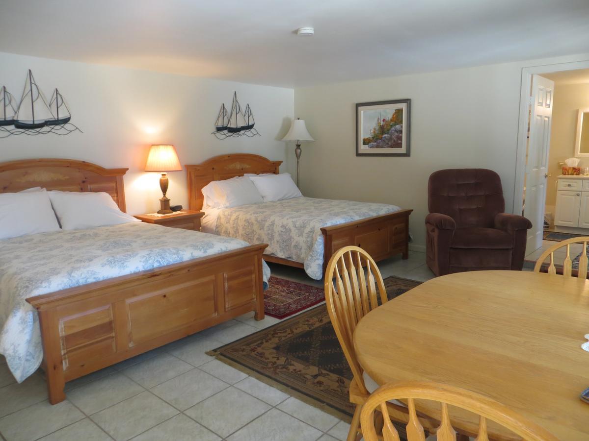 Caprice Bed & Breakfast Roberts Creek Exterior photo